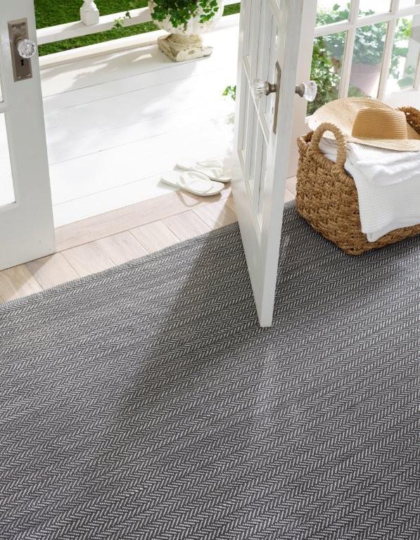 Rug - Indoor/Outdoor - Herringbone Shale/White
