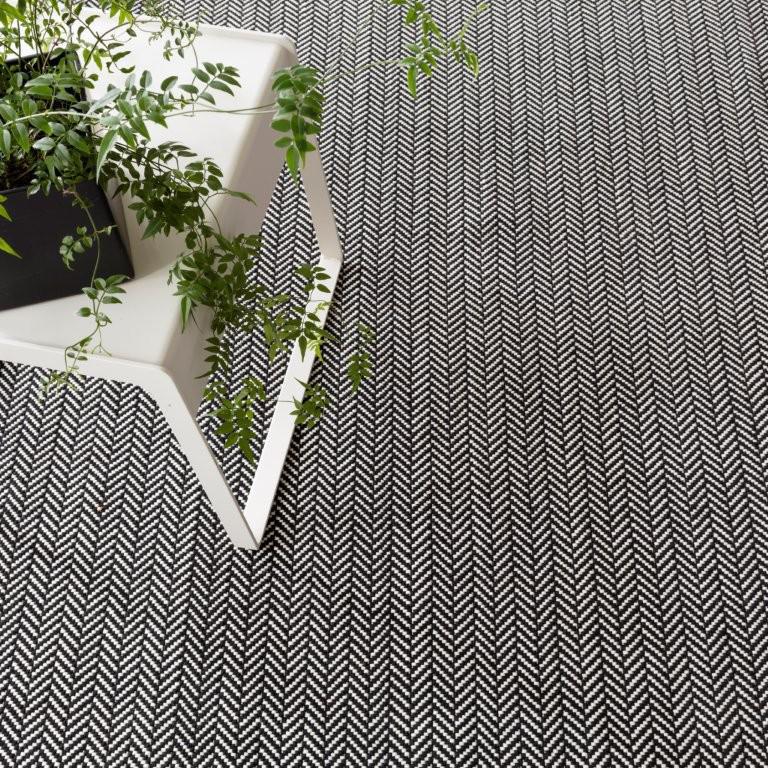 Rug - Indoor/Outdoor - Herringbone Black/Ivory