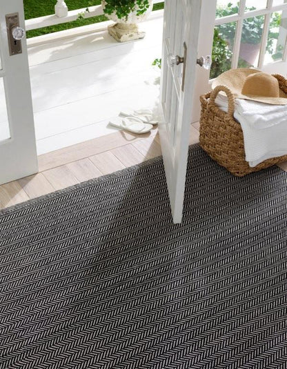 Rug - Indoor/Outdoor - Herringbone Black/Ivory