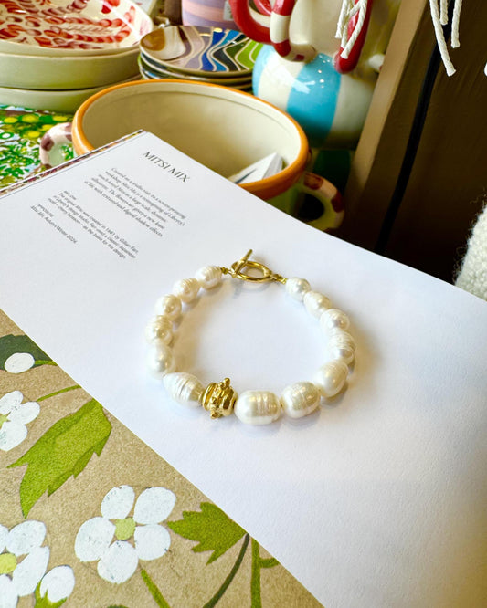 Bracelet - Freshwater Pearl & Gold Studded Bead