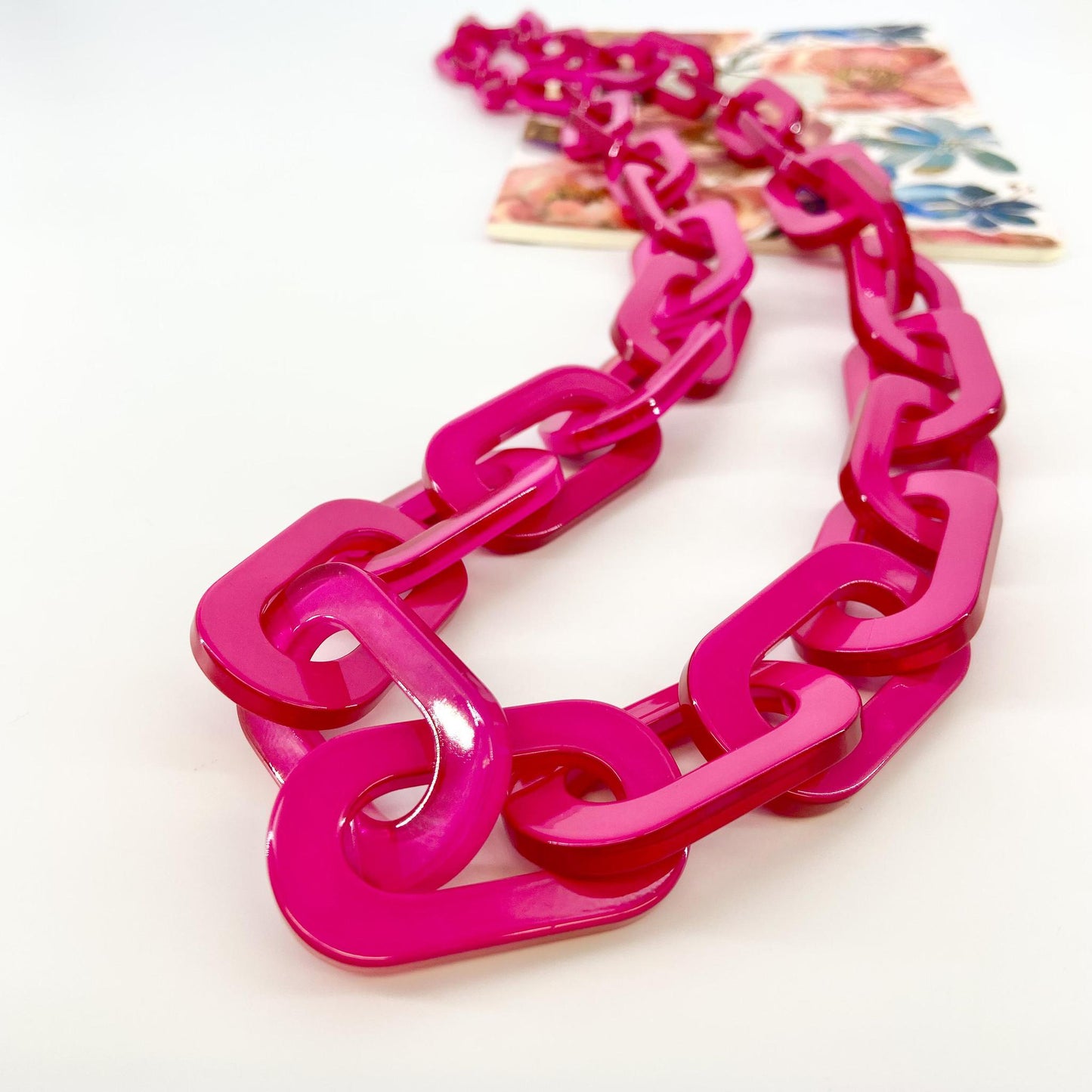 Necklace - Graduated Flat Link - Hot Pink - Resin
