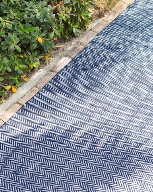 Rug - Indoor/Outdoor - Herringbone Indigo/White