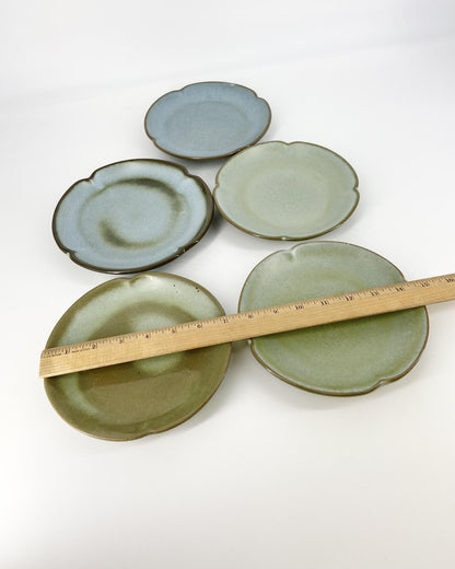 Frankoma Pottery pieces. Part of a vintage collection of 119 pieces. Collectible vintage set of Frankoma Plainsman Woodland Moss tableware.