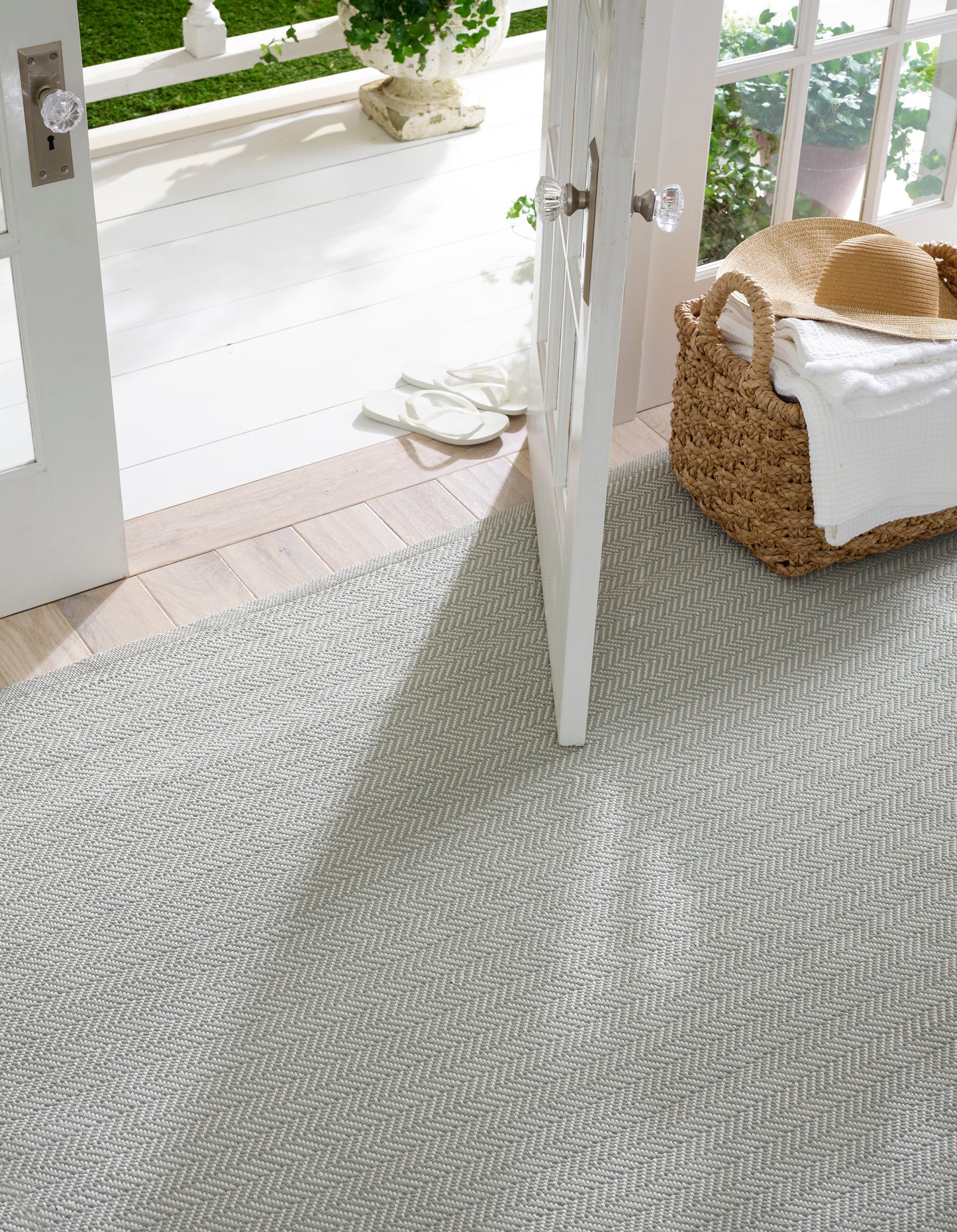 Rug - Indoor/Outdoor - Herringbone Light Blue/Ivory