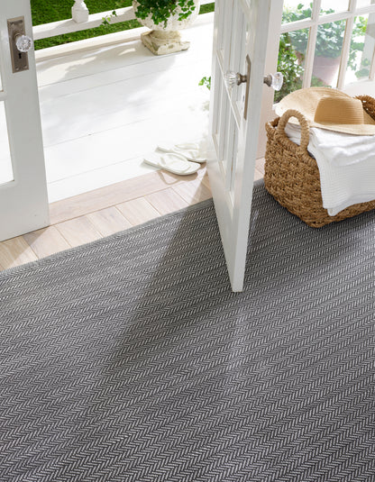 Rug - Indoor/Outdoor - Herringbone Shale/White