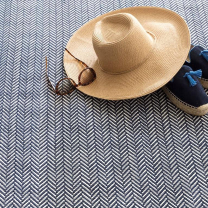 Rug - Indoor/Outdoor - Herringbone Navy/Ivory