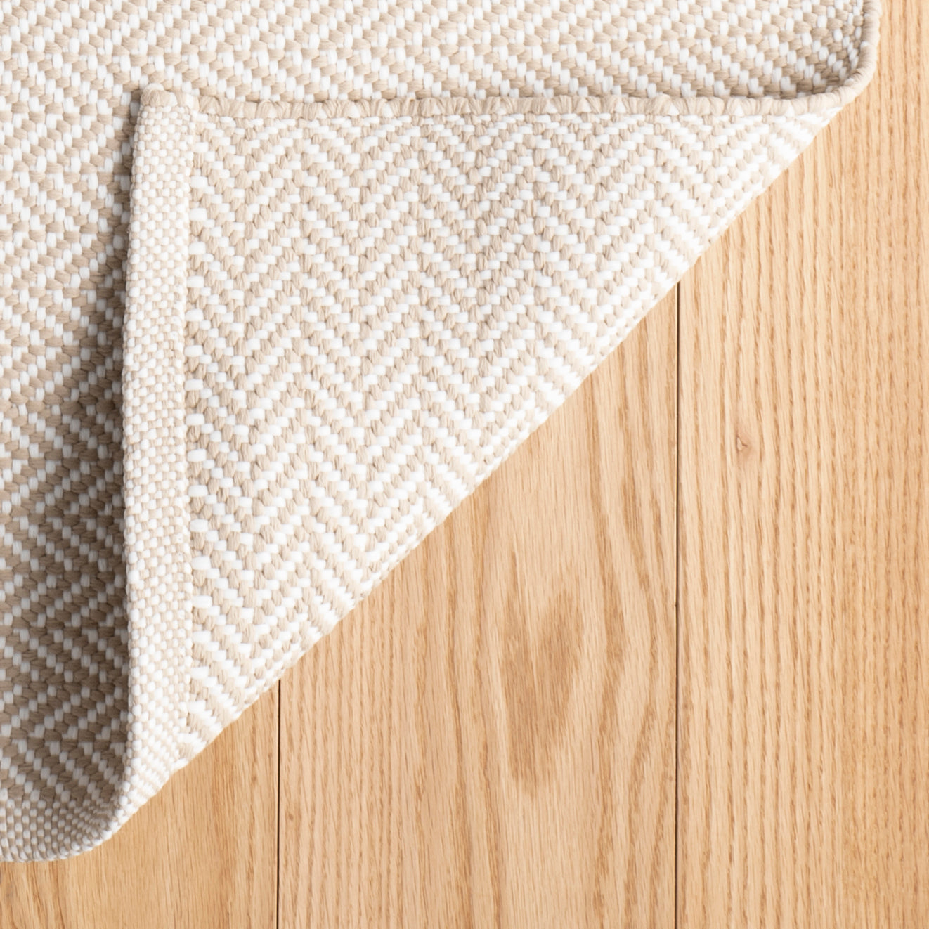 Rug - Indoor/Outdoor - Herringbone Linen/White