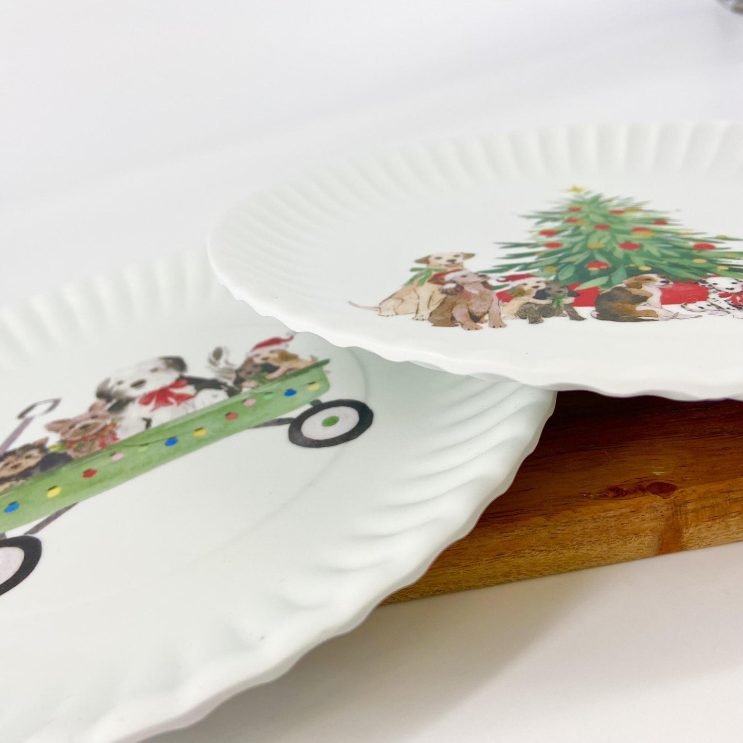 Plate - 9" "Paper Plate" Santa Paws With Tree - Melamine