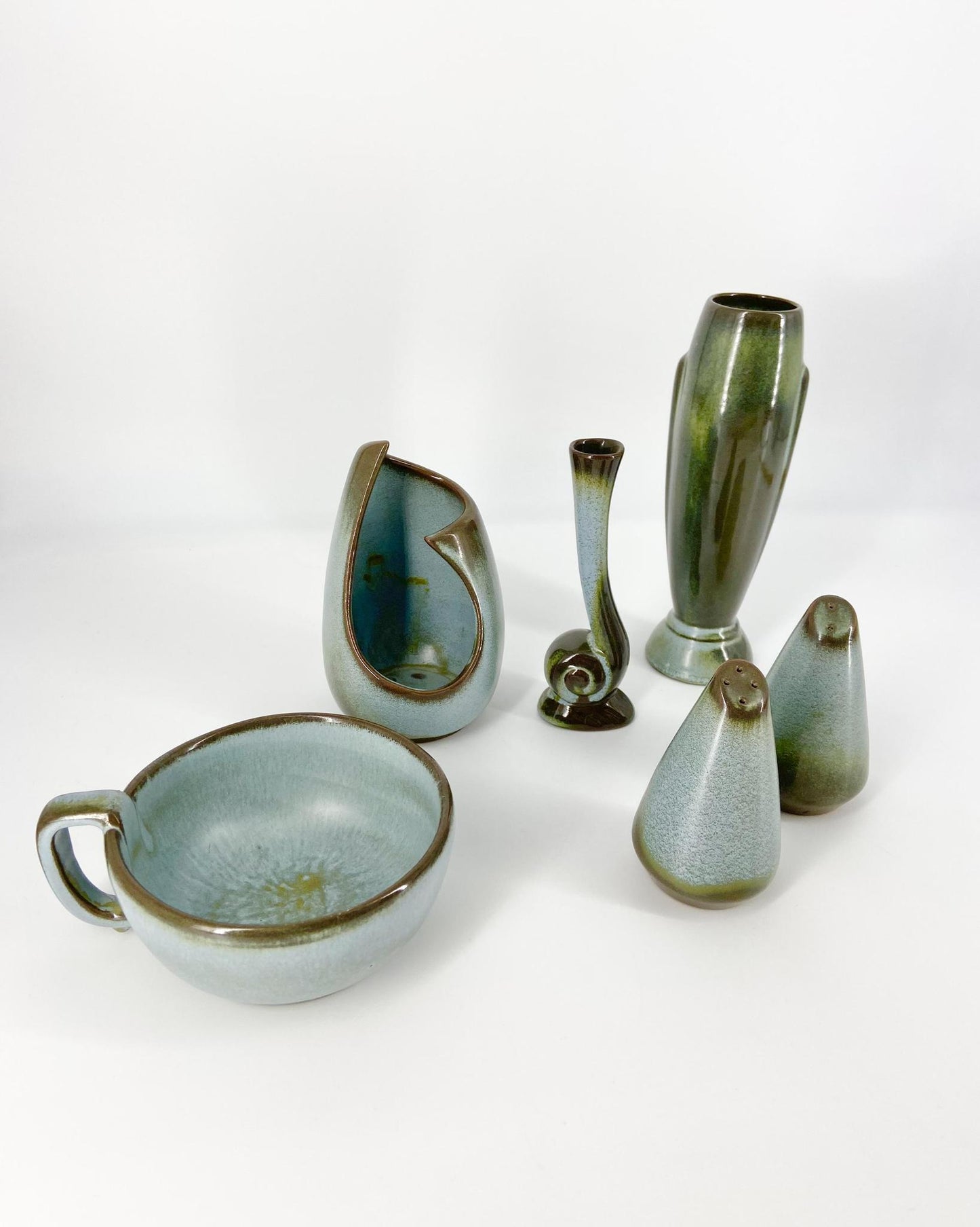 Frankoma Pottery pieces. Part of a vintage collection of 119 pieces. Collectible vintage set of Frankoma Plainsman Woodland Moss tableware.